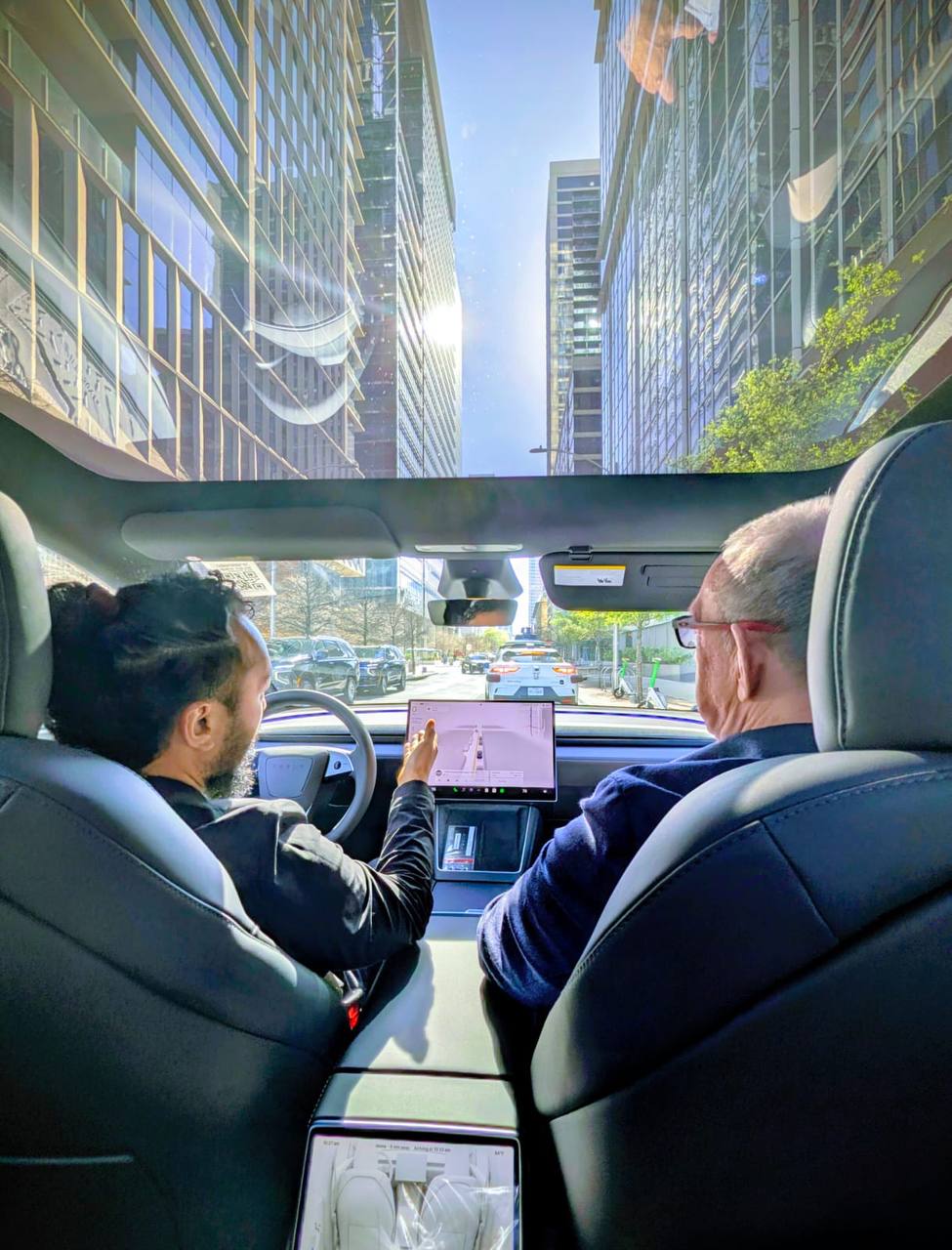 Fahrt in einem selbstfahrenden Tesla in Austin